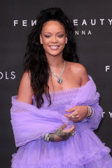 Rihanna – Fenty Beauty Launch Party in London  фото №996823
