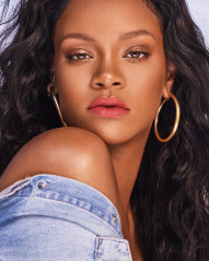 Rihanna - Fenty Beauty MATTEMOISELLE Promo (2017) фото №1023810