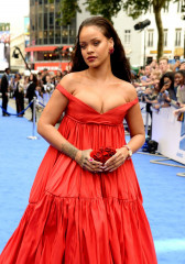 Rihanna on Red Carpet – “Valerian and the City of a Thousand Planets” Premiere  фото №984559