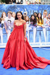 Rihanna on Red Carpet – “Valerian and the City of a Thousand Planets” Premiere  фото №984555