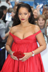 Rihanna at  Valerian Premiere in London 07/24/2017 фото №984572