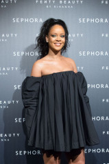 Rihanna – Fenty Beauty By Rihanna Paris Launch Party фото №997225