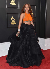 Rihanna – 59th GRAMMY Awards in Los Angeles фото №940173