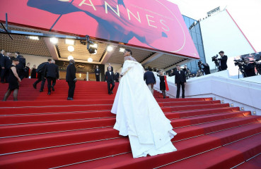 Rihanna – “Okja” Premiere at Cannes Film Festival  фото №966597
