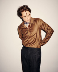 Robert Pattinson by Ezra Petronio for Vanity Fair \\ November 2020 фото №1281607