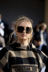 Romee Strijd – Dior Show at Paris Fashion Week 02/25/2020 фото №1248337
