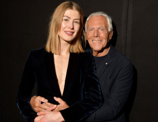 Rosamund Pike – Giorgio Armani Fashion Show in Milan 02/23/2019 фото №1148203