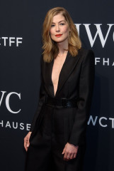 Rosamund Pike – IWC Schaffhausen For the Love of Cinema Gala at Tribeca 2017 фото №957925