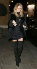 Rosie Huntington-Whiteley - Night Out at LouLou’s Private Members Club  фото №1057197