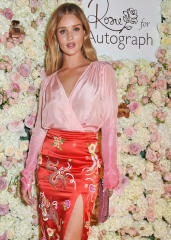 Rosie Huntington Whiteley – 5th anniversary celebrations Rosie for Autograph  фото №1008084