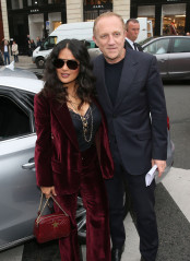 Salma Hayek – Stella McCartney Fashion Show, PFW in Paris фото №1000164