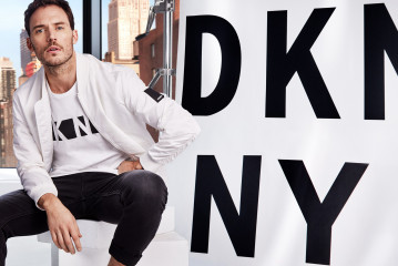 Sam Claflin - DKNY 2018 фото №1060344