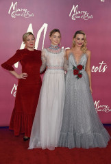Saoirse Ronan – “Mary Queen of Scots” Premiere in London  фото №1124576