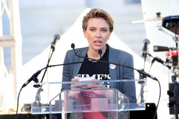 Scarlett Johansson – 2018 Women’s March in LA фото №1032793