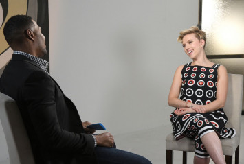 Scarlett Johansson Appeared on Good Morning America in NYC  фото №951303