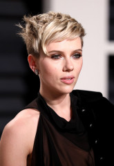 Scarlett Johansson – 2017 Vanity Fair Oscar Party in Hollywood фото №944154