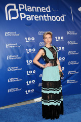 Scarlett Johansson – Planned Parenthood 100th Anniversary Gala in NYC  фото №961580