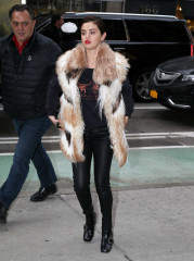 Selena Gomez Heading to a recording studio in New York 01/16/2018 фото №1032101