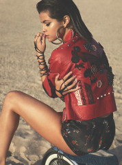Selena Gomez – Vogue Magazine (US) April 2017 фото №948127