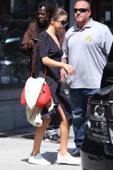 Selena Gomez – Out For Lunch in NYC 2 фото №993412
