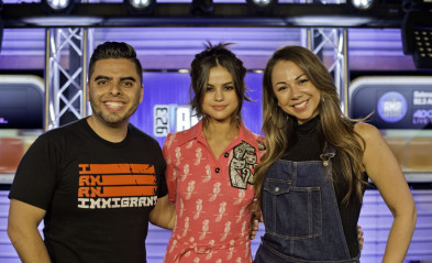 Selena Gomez – 92.3 AMP Radio Station in NYC  фото №972955