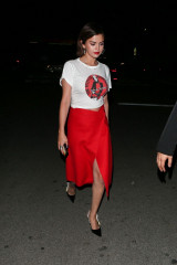 Selena Gomez in a Retro Outfit at The Nice Guy in West Hollywood фото №1056560