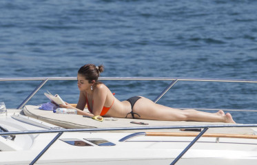 Selena Gomez in Bikini, Sydney  фото №1055187