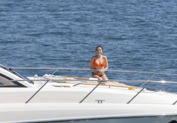 Selena Gomez in Bikini, Sydney  фото №1055184