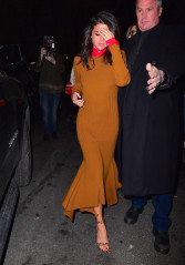 Selena Gomez in Long Dress out in New York City фото №939579