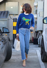 Selena Gomez – Leaving Nine Zero One Salon in West Hollywood  фото №934575