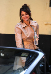 Selena Gomez – On the Set of Woody Allen Movie in NYC фото №995175