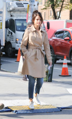 Selena Gomez – On the Set of Woody Allen Movie in NYC фото №995053