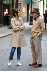 Selena Gomez – On the Set of Woody Allen Movie in NYC фото №995055