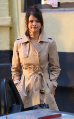 Selena Gomez – On the Set of Woody Allen Movie in NYC фото №995054