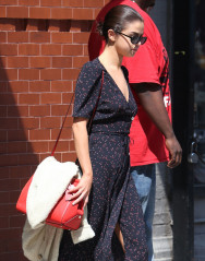 Selena Gomez – Out For Lunch in NYC фото №993300