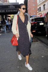 Selena Gomez – Out For Lunch in NYC фото №993298