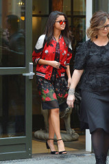 Selena Gomez out in New York City фото №939021