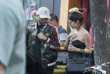 Selena Gomez With The Weeknd in Buenos Aires фото №951073
