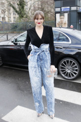 Shailene Woodley – Balmain Fashion Show in Paris фото №1149168