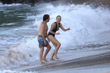Sharon Stone in Black Swimsuit at a Beach in Saint-Barthelemy Island фото №926982