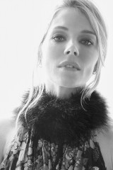 Sienna Miller by Tom Munro for L'Officiel // 2021 фото №1290913