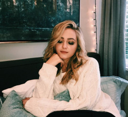 Sophie Reynolds – Social Media фото №1046046