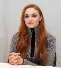 Sophie Turner (actress) фото №958574