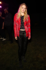 Sophie Turner at Nylon Midnight Garden Party in Palm Springs фото №956259