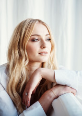 Sophie Turner – Photoshoot for Coveteur, March 2018 фото №1048686
