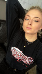 Sophie Turner – Social Media Pics фото №1059300