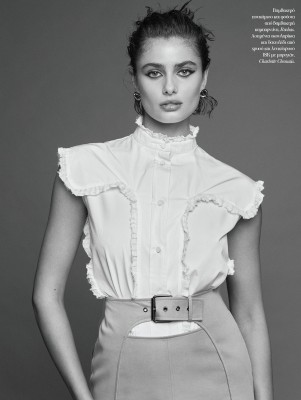 Taylor Hill by Nico Bustos for Vogue Greece // January 2021 фото №1286425