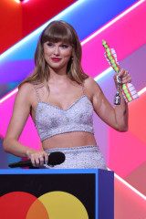 Taylor Swift - Brit Awards in London 05/11/2021 фото №1296986