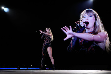 Taylor Swift at "The Eras Tour" performance in Rio de Janeiro 11/17/23 фото №1381114
