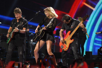 Taylor Swift – 2017 DIRECTV NOW Super Saturday Night Concert in Houston фото №938223